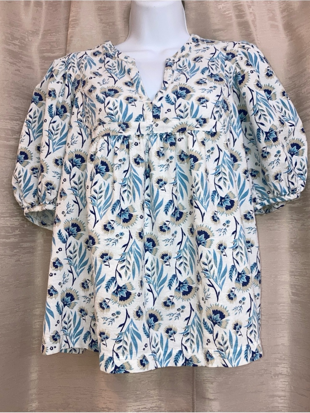 Universal Thread Blue and Tan Floral Peasant Top with Puff Sleeves size Medium